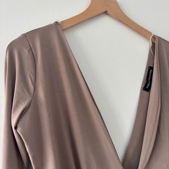 Naked Wardrobe Taupe Tan Plunging V-Neck Open Back Snap Closure Bodysuit Size M - Picture 4 of 7